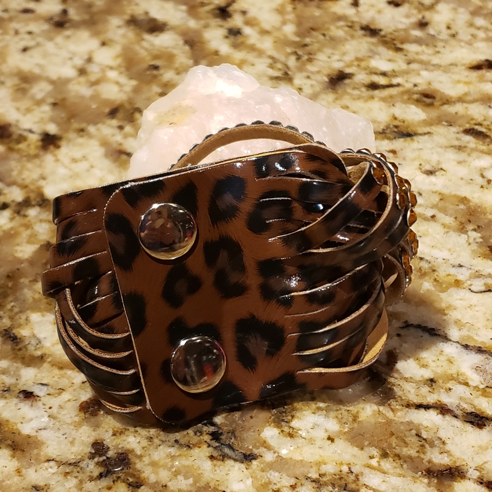 🌺 4/$20 Rhinestone wrap bracelet - Picture 3 of 3